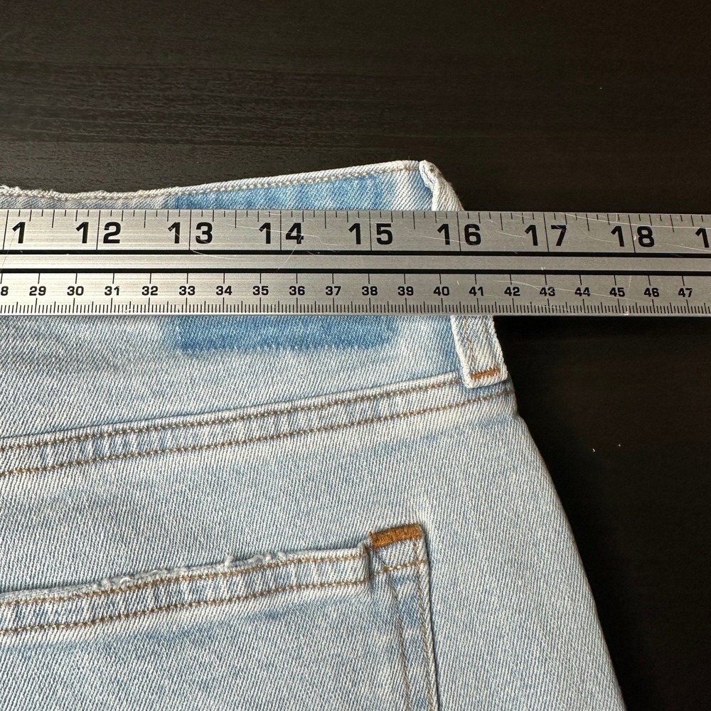 Abercrombie Curve Love Mom Jeans Womens 32 sz 14 High Rise Light Wash Denim NWT - Picture 7 of 8